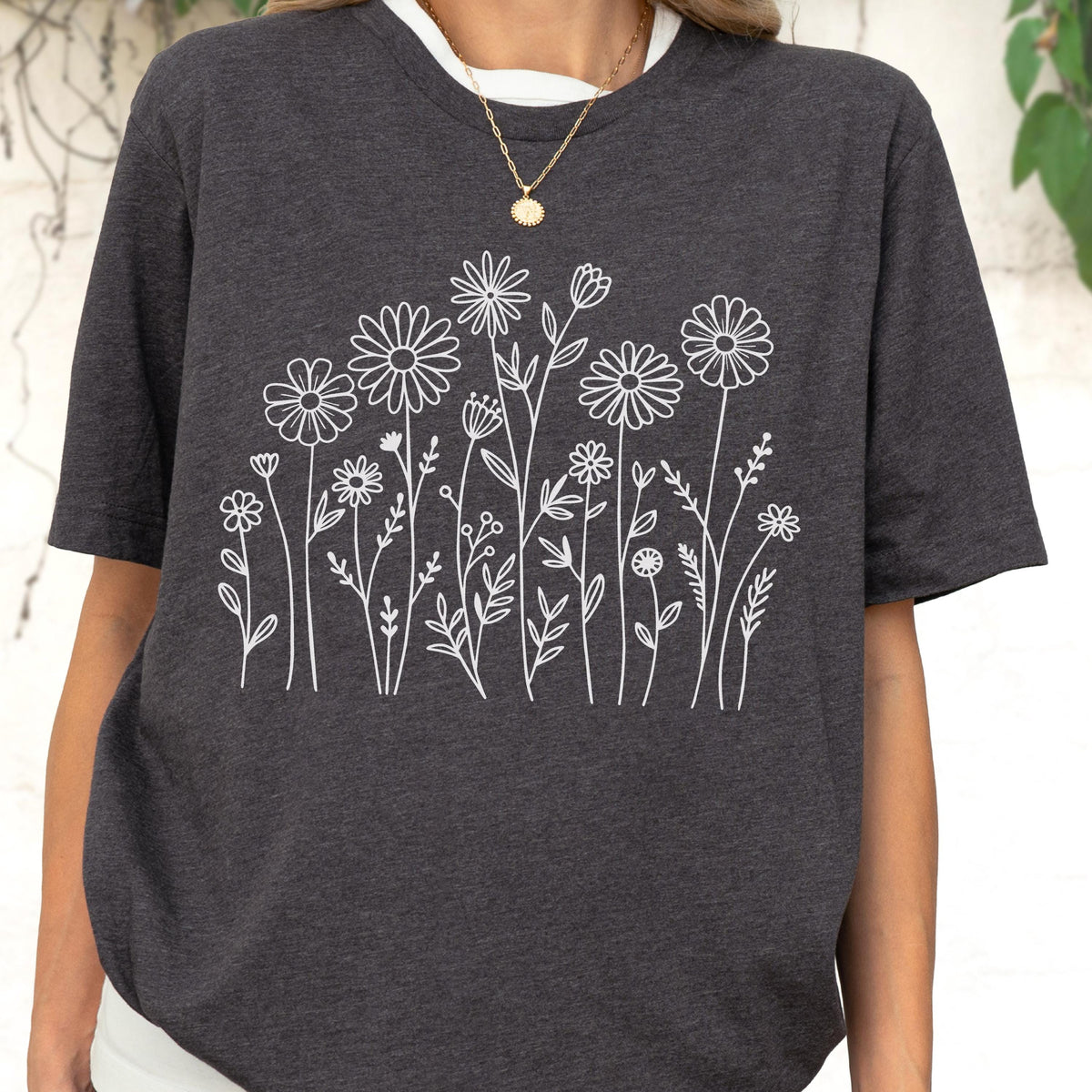 Minimalist Wildflower Line Art T-Shirt: Botanical Graphic Tee